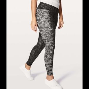 Lululemon high rise wunder unders in Nulux